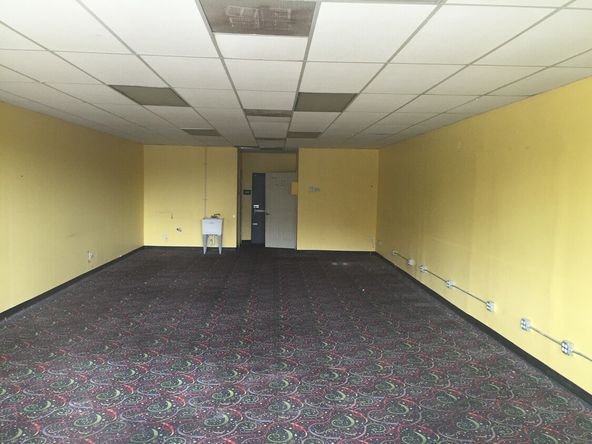 Retail Space For Lease: 2550 Mayport Rd, Jacksonville, FL 32233